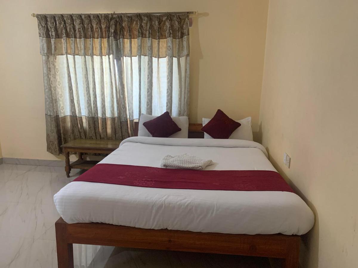 Hotel Peace Ganga Inn Pokhara Exterior foto
