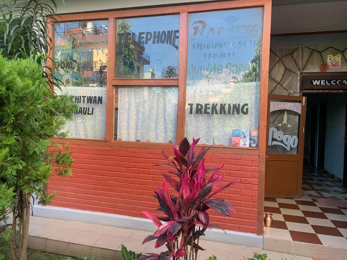 Hotel Peace Ganga Inn Pokhara Exterior foto