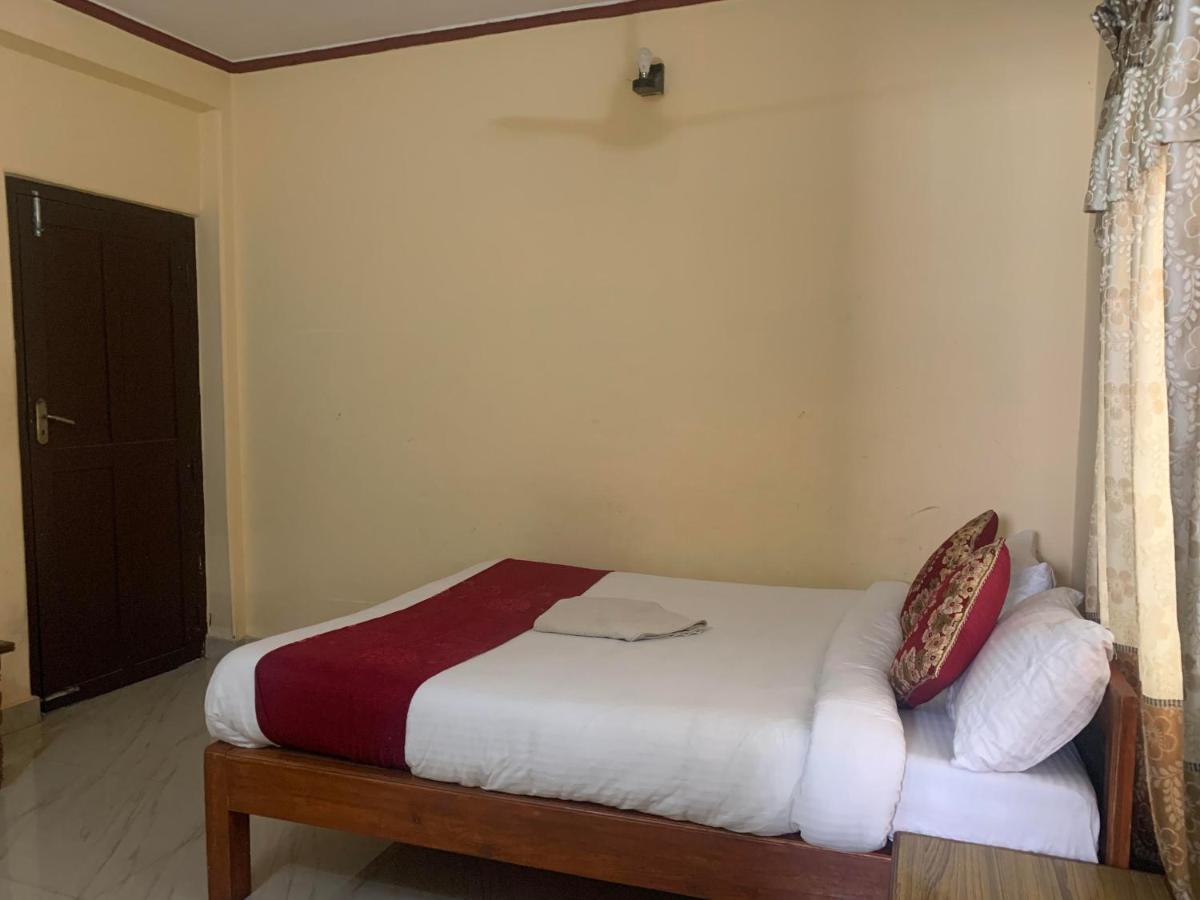 Hotel Peace Ganga Inn Pokhara Exterior foto