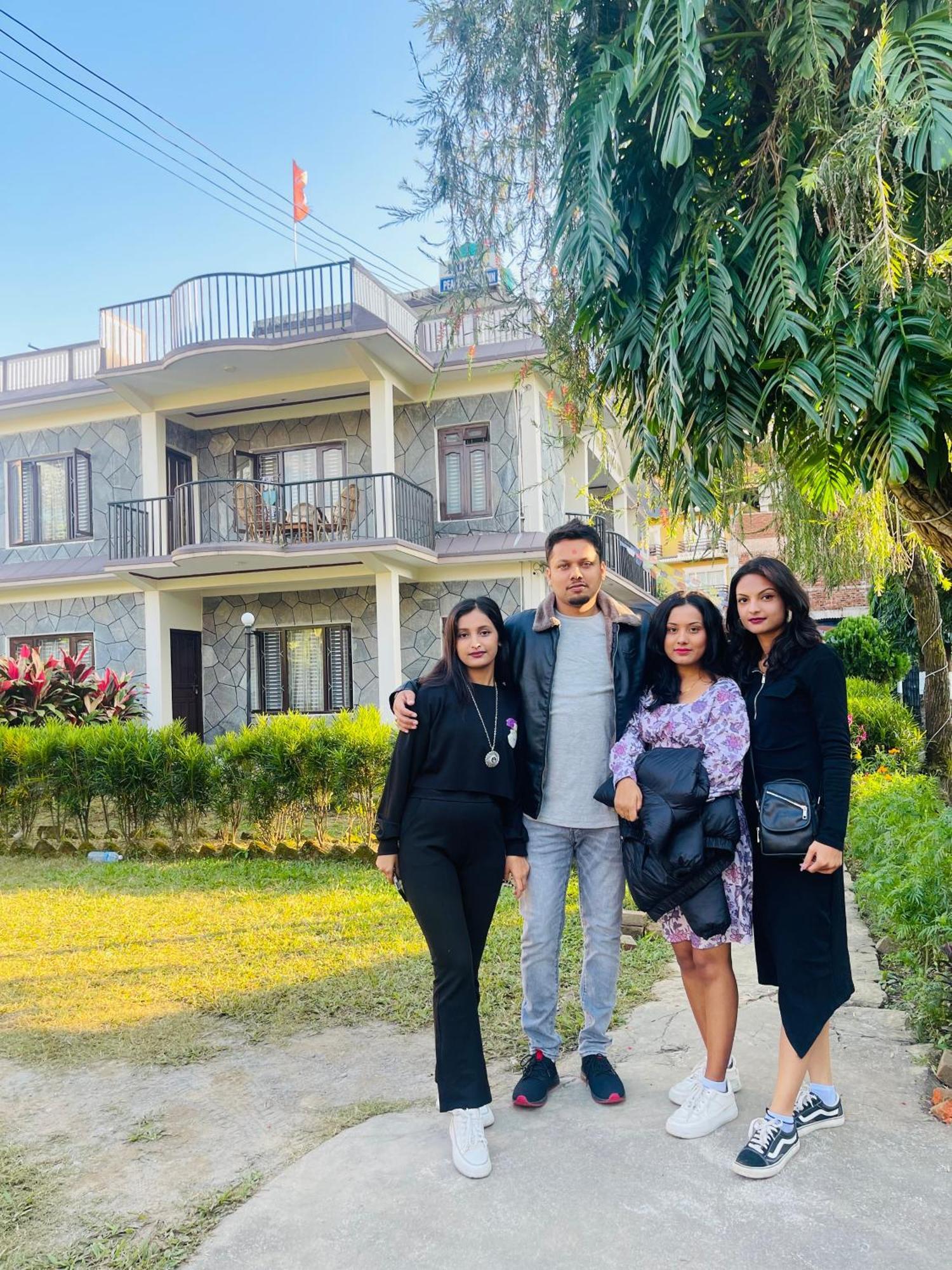 Hotel Peace Ganga Inn Pokhara Exterior foto