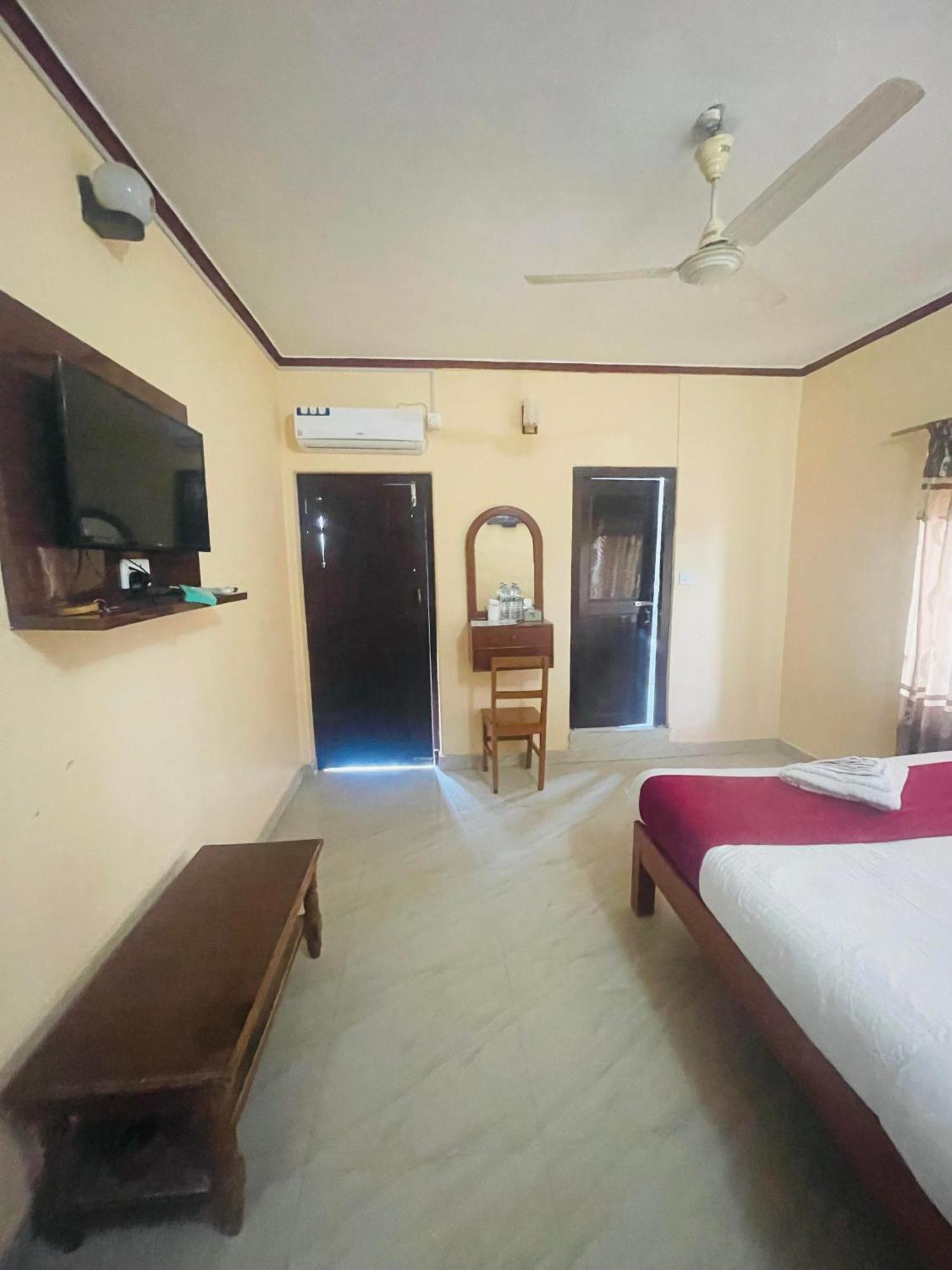 Hotel Peace Ganga Inn Pokhara Exterior foto