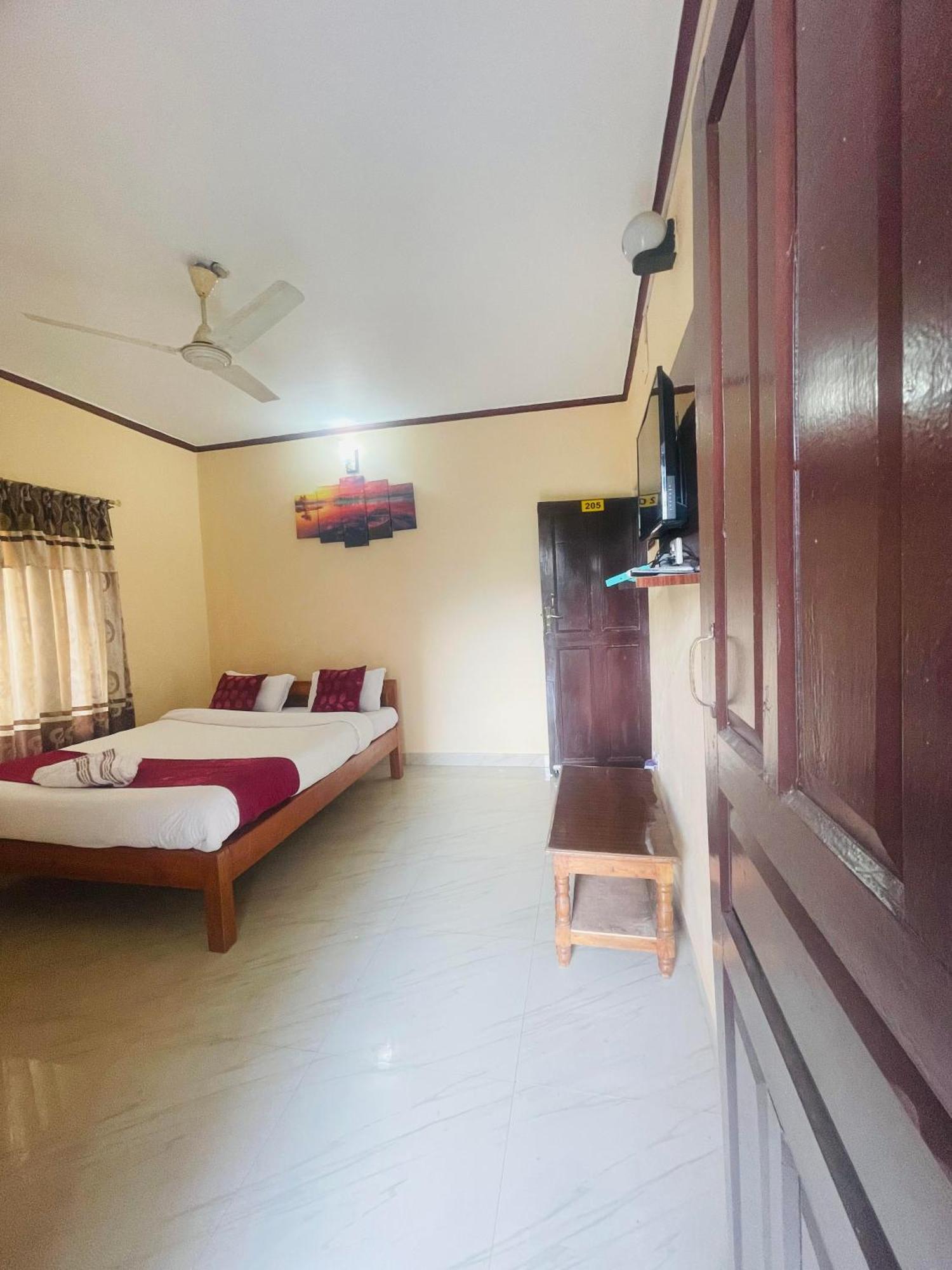Hotel Peace Ganga Inn Pokhara Exterior foto