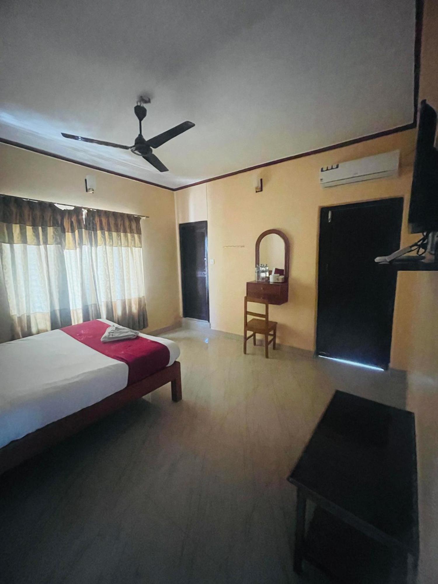 Hotel Peace Ganga Inn Pokhara Exterior foto